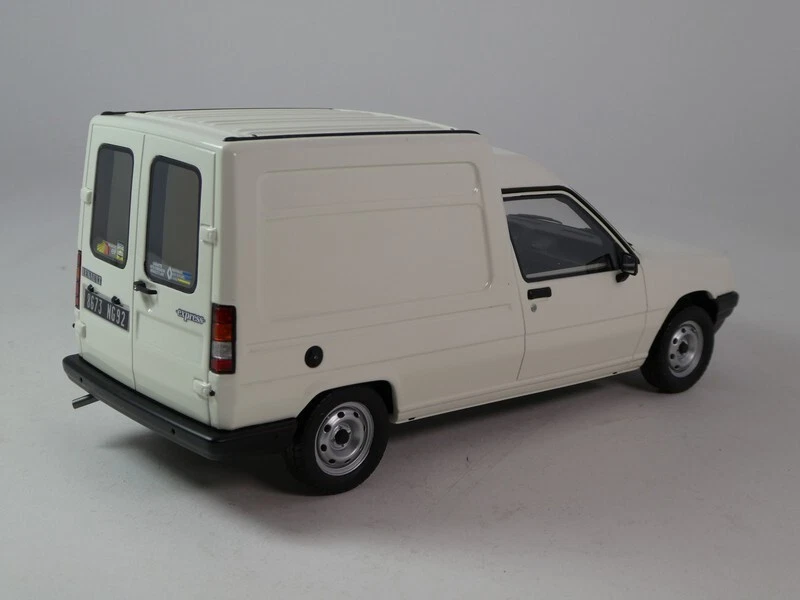 Ottomobile Renault Express panda white 1985 1/18 OT466 - Immagine 3 di 4