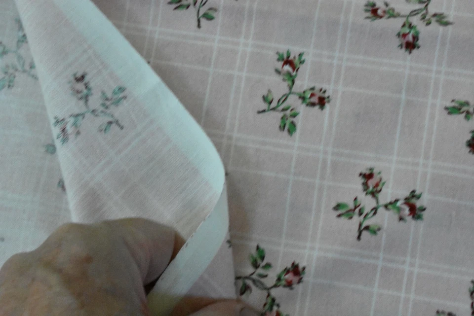 29" Long, Red Pink Green Floral Pink, Maywood/Willowberry/Cottage Romance, P4952 - Image 4 of 4