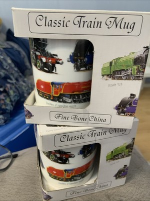 Zwei klassische Zugbecher Fine Bone China.