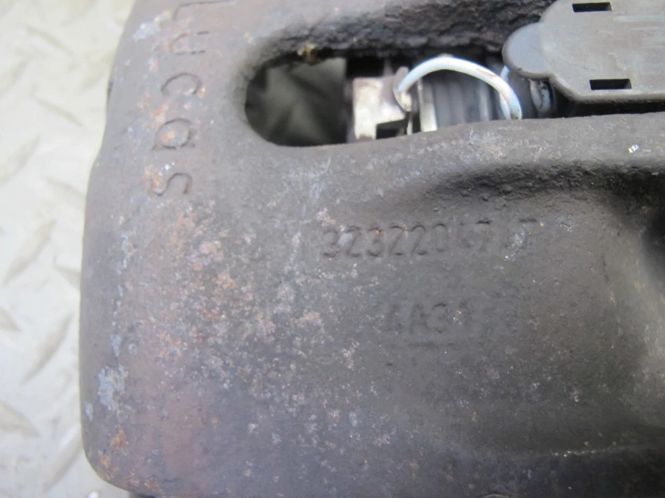 90-95 MERCEDES W124 300D JUEGO DE 2 PINZAS DE FRENO DELANTERAS DERECHA E IZQUIERDA OEM Foto 3 de 4