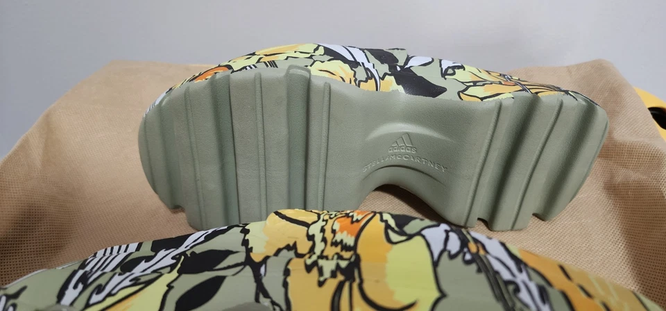 Zuecos Adidas x Stella McCartney Haenyeo para mujer 8 gráficos florales sin cordones Foto 4 de 4