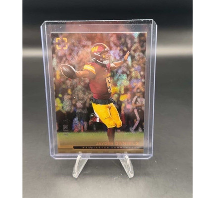 2025 Panini Photogenic Jayden Daniels Gold /10 #24 Commanders