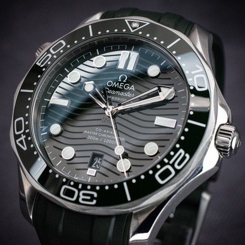 Omega Seamaster Diver 300M Green Dial 42mm, Ref. 210.32.42.20.10.001 w/ B&P