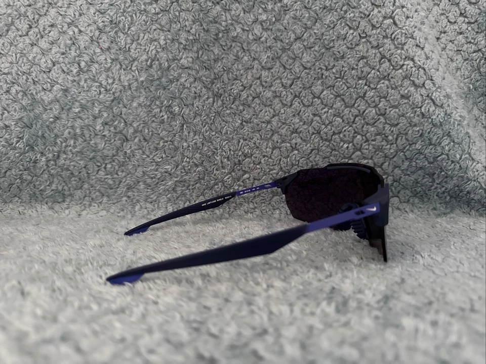 Óculos de sol Nike azul espelho escudo masculino Nike Limitless Shield IB3521X 492 61 - Imagem 4 de 4