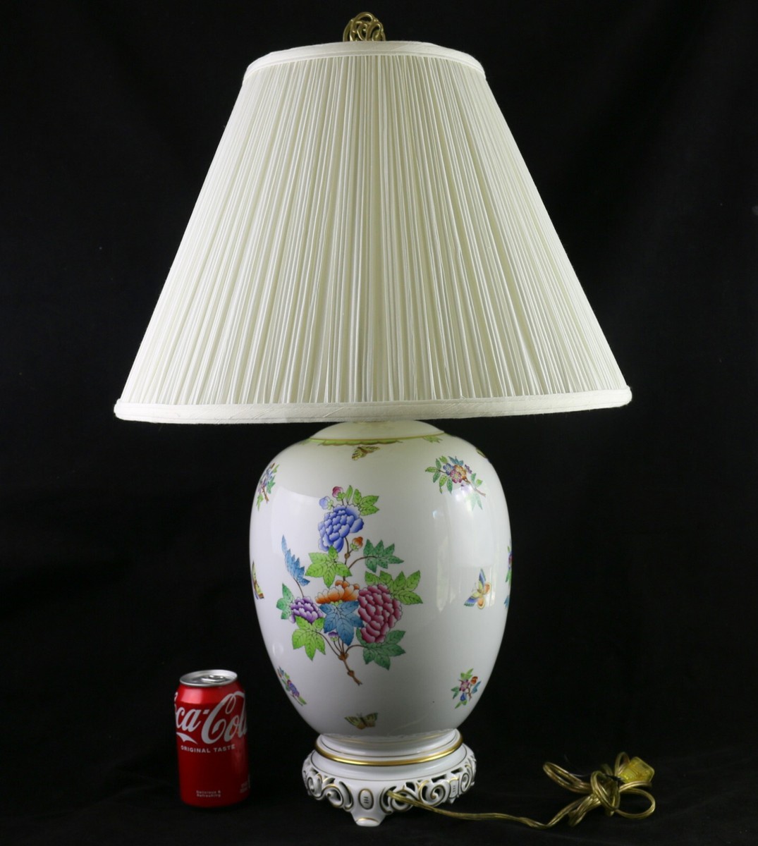 Large Rare Herend Queen Victoria Oval-Shaped Porcelain Table Lamp