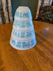 PYREX AMISH BUTTERPRINT 4 PIECE NESTING BOWL SET - TORQUOISE ON WHITE