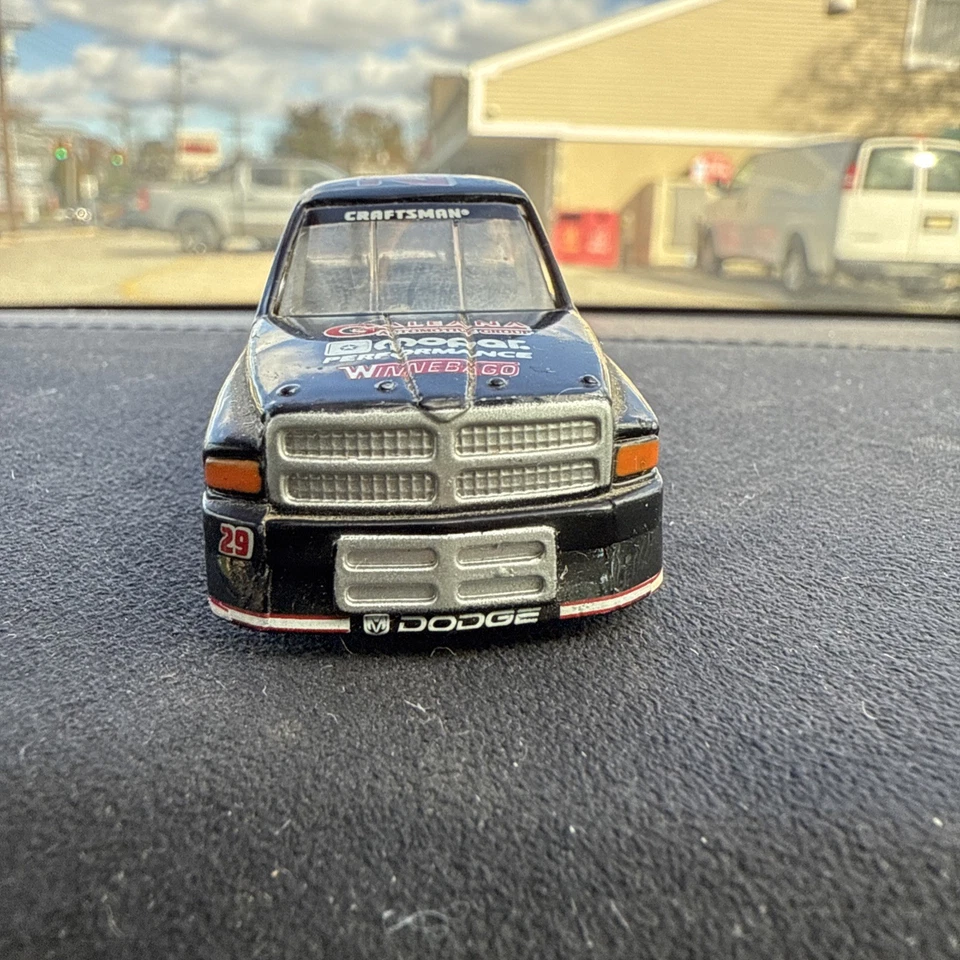 NASCAR TRUCK SERIES BOB KESELOWSKI 29 WINNEBAGO CRAFTSMAN 96 RACIN CHAMPION 1:64 - Image 3 of 4