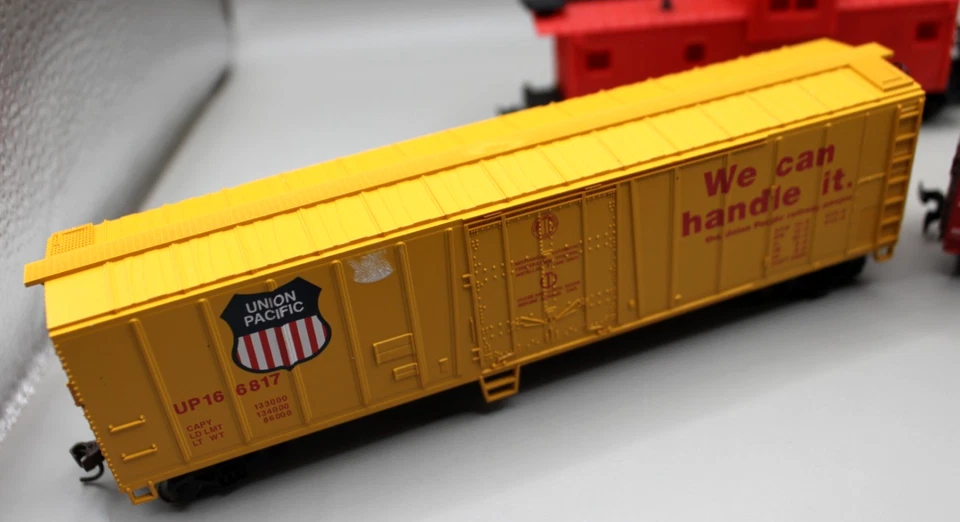 Vintage Lot HO Scale Box cars Tyco Bachmann - Image 3 of 4