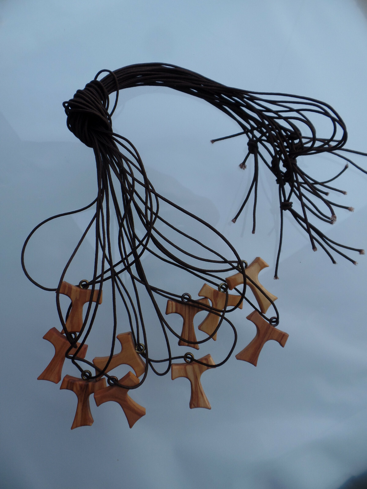 Tau-Kreuz Olivenholz 2,5 cm 10 Stück mit Kordel sw Franziskaner Kreuze Taukreuz