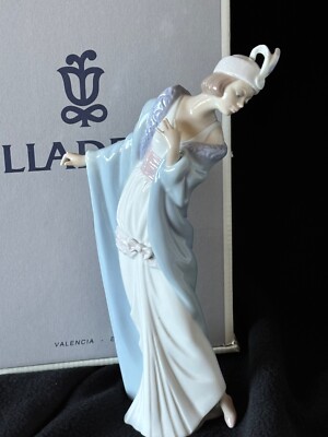 Lladró Retired Figurine “The Flirt