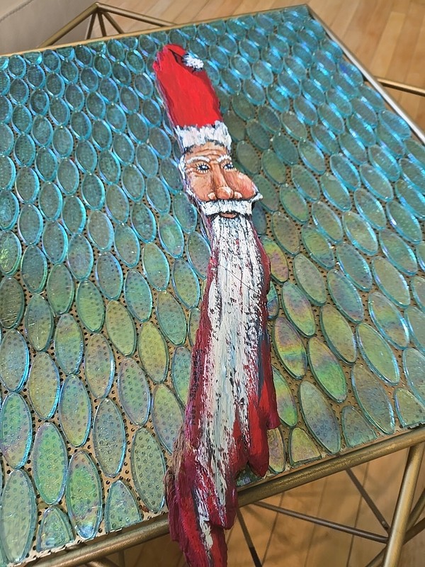 18.5" Hand Painted Wood Bark Traditional  Santa Wall  Decoration