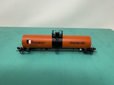 Atlas HO - 17,360 Gal Tank Car  - Missing Trucks No Package - Hooker Chemical