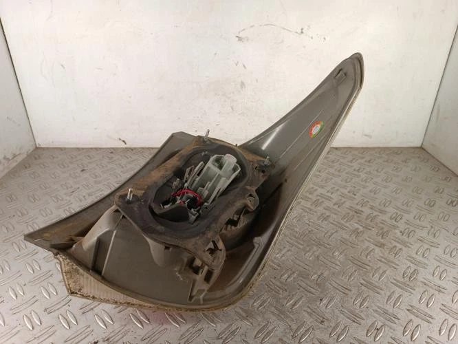 Feu arriere principal gauche (feux) TOYOTA VERSO PHASE 2 815610F130 - Photo 2/2