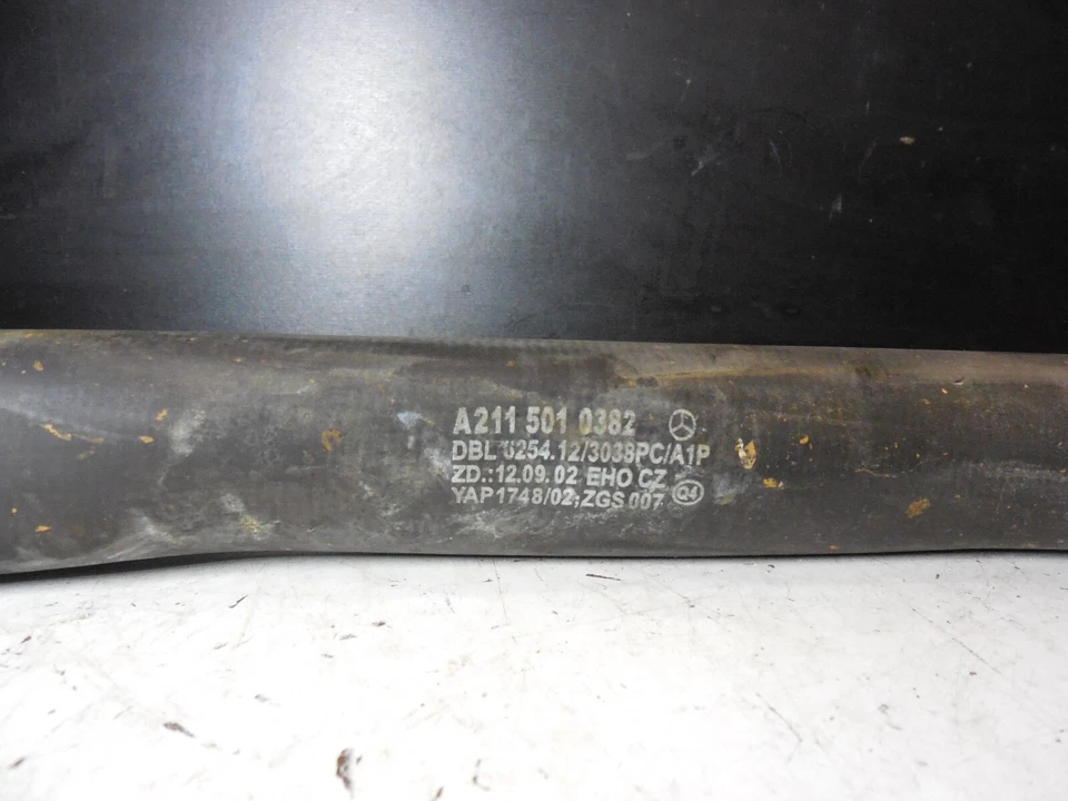 Tubo de manguera de refrigerante de radiador superior Mercedes Benz E320 2003-2005 2115010382 Foto 2 de 4