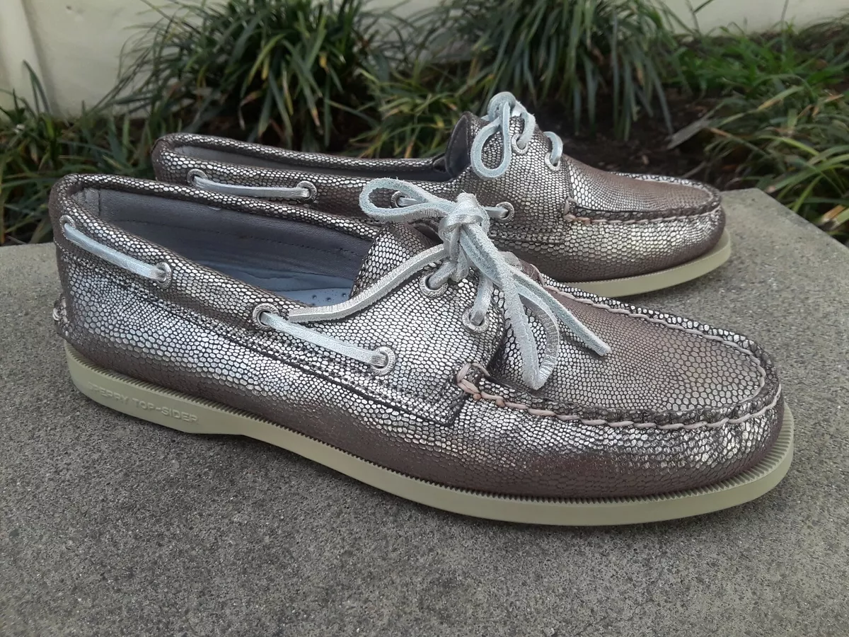 Silver sales moccasin shoes