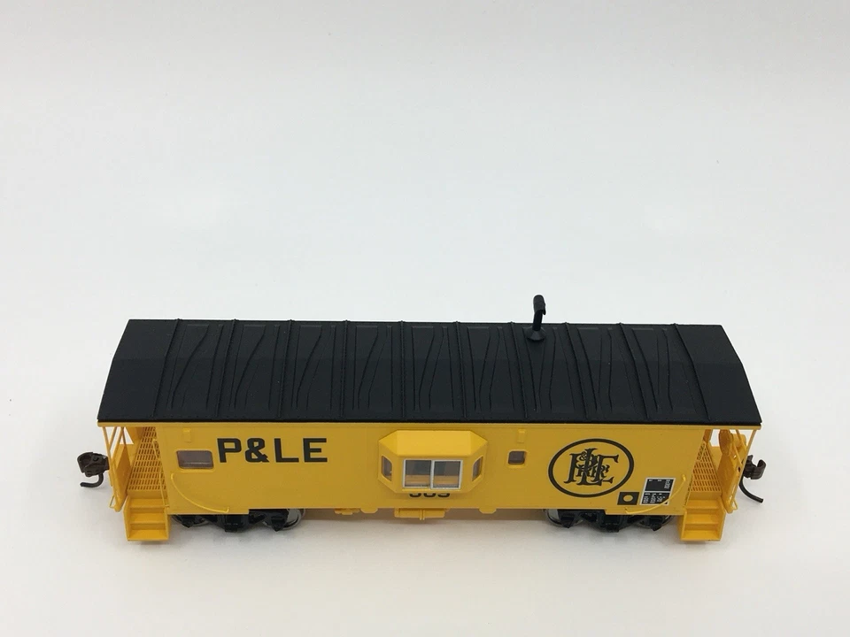 HO Walthers 932-7631 Pittsburgh & Lake Erie Bay Window Caboose P&LE #509 - Image 3 of 4