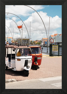 Tuk Tuks auf einer Brücke in Willemstad gerahmtes Wandbild Poster Leinwanddruck Bild