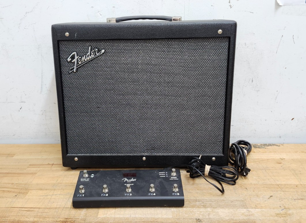 Fender Mustang GTX100 100W Guitar Amp, 7 Button Footswitch, Bluetooth, Black