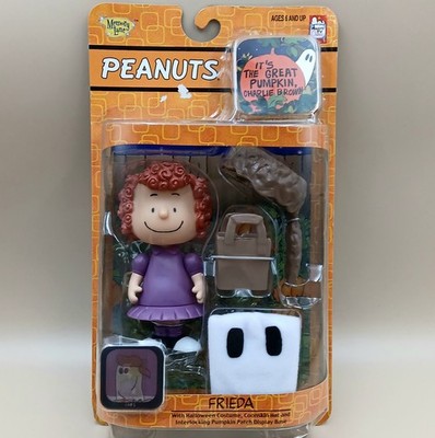 Great Pumpkin Charlie Brown Frieda Rare Peanuts Figure 2002