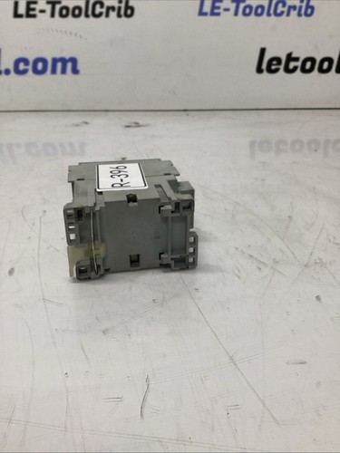Allen Bradley Contattore trifase, 100-C0910 Ser A R-396 - Foto 4 di 4