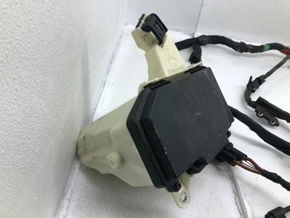 Mercedes W222 S550 2014-2017 4,6 compartimento del compartimiento del motor arnés de cableado fabricante de equipos originales. Foto 4 de 4