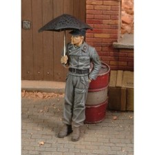 1/35 German Tank Crewman Resin Model Kit WWII Soldier with Umbrella Unassembled