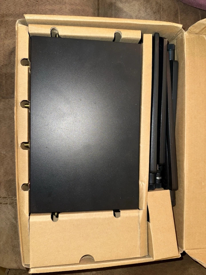 Router NETGEAR con ranura para tarjeta SIM Foto 2 de 4