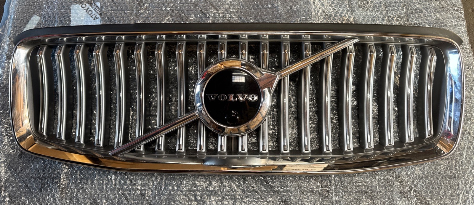 2020 2022 VOLVO XC90 FRONT RADIATOR GRILL GRILLE & EMBLEM 31698408 31698385 OEM