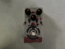 Rowin Vibrock Psychedelic Rock Chorus/ Tremolo Effects Pedal New W/ Box Manual