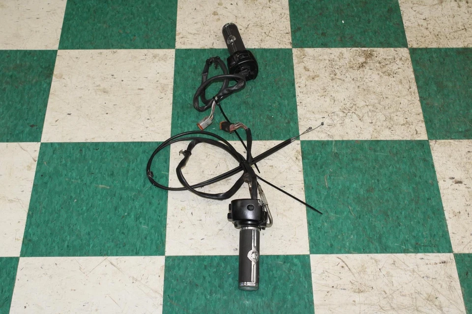 00-06 Heritage Softail Classic Handle Bar Throttle Control Grips W/ Switches WTY Foto 4 de 4