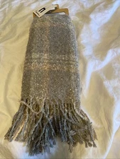 I Am Women's Gray Pink Plaid Cozy Knit Fringe End Scarf NWT