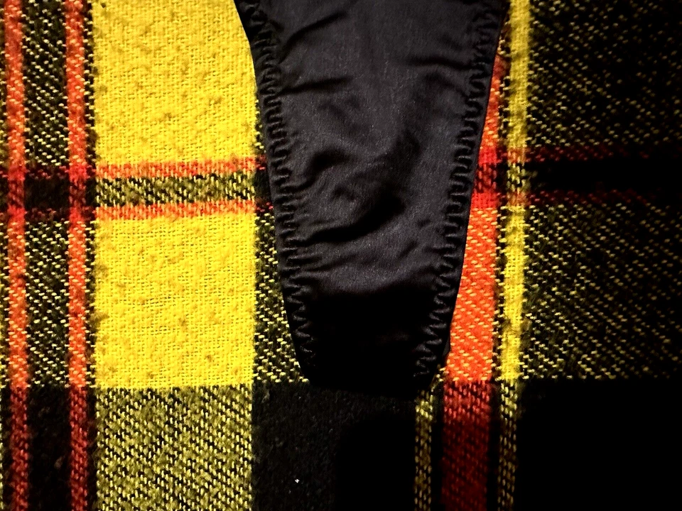 Tanga Bragas Frederick's of Hollywood Talla XXL Brillante Suave Negro Rojo Lote de 4 Foto 3 de 4