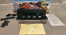 NOS Athearn HO Scale Chicago North Western 55' Center Flow Hopper Kit CNW 172433