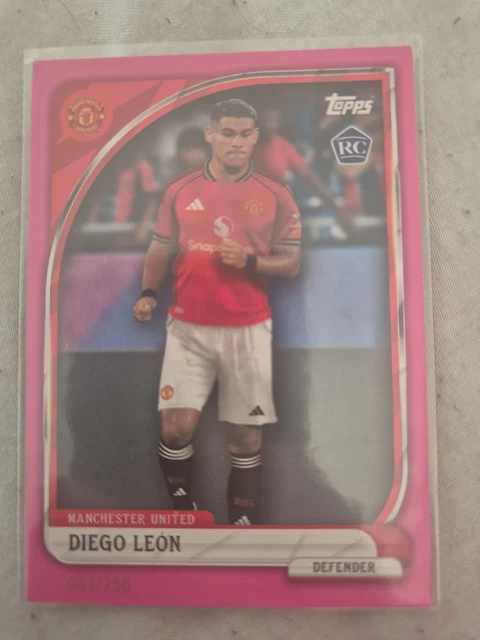Topps Manchester United Collector Tin 2025 Diego Leon Rookie Parallel /250