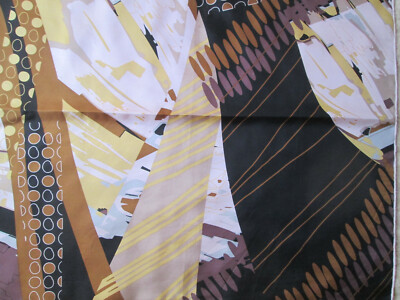 Foulard Vintage GUY LAROCHE 100% Soie - Beige - 64x70 Cm - Très Bon état