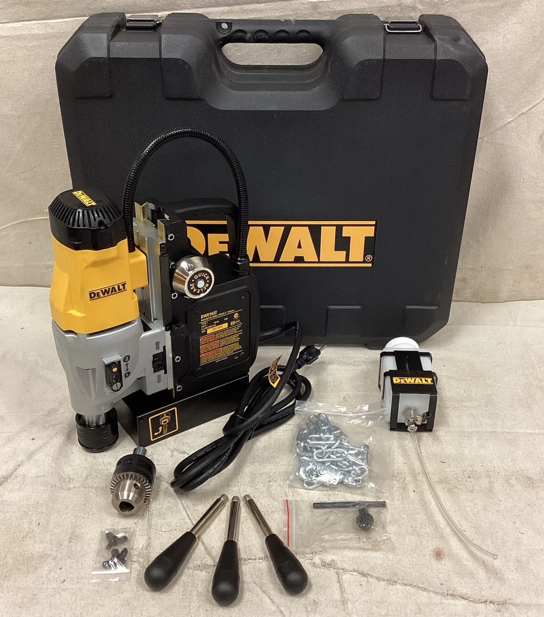 DEWALT DWE1622K Taladro Prensa 300 RPM 450 RPM Imán Eléctrico 4 3/8" Taladro Viaje