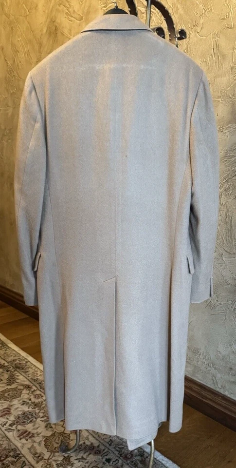 Neiman Marcus Pure Cashmere 3 Button Tan Overcoat Size 40 - Image 4 of 4