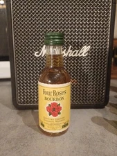 Miniature / Cute Kentucky Straight Bourbon Whiskey FOUR ROSES (b)