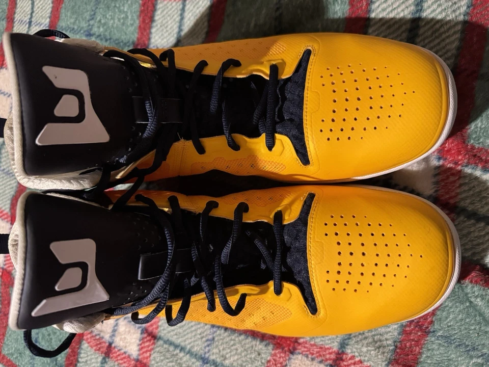 Size 14 - Jordan Fly Wade 2 Marquette - Image 3 of 4