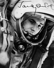 Repro-Autogramm - Yuri Gagarin mit Helm - 11,...