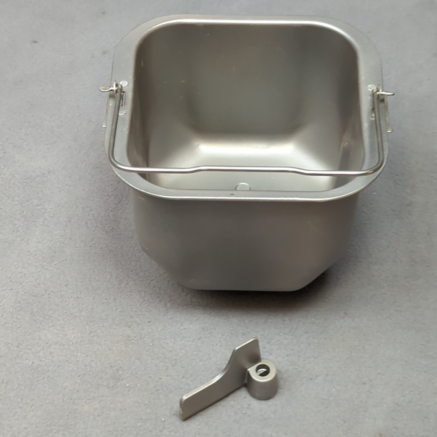 Oster Sunbeam Bread Maker Baking Pan  And Paddle 4811 4807 4