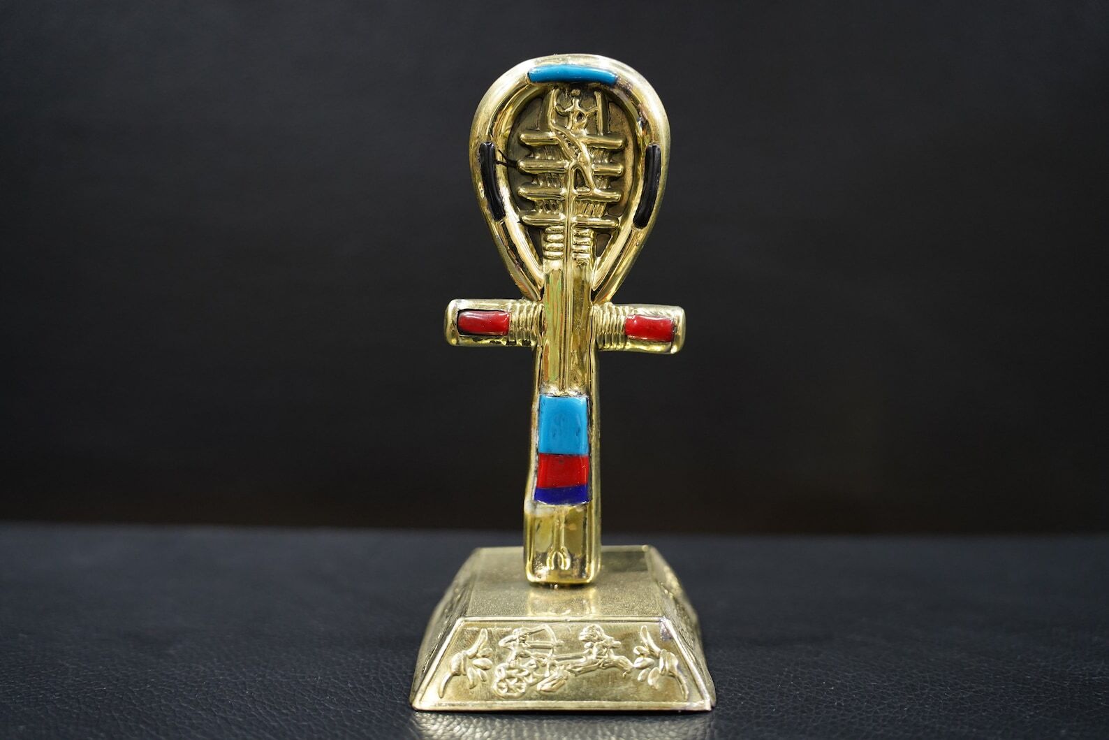 Ankh and Djed: Symbols of Life, Stability, and Divine Resurrection