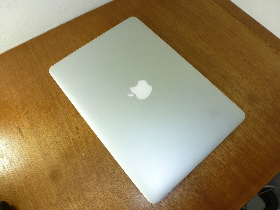 Apple MacBook Air 13.3-inch Early 2014 512GBSSD i5 1.4GHz 4GB Ram - A1466 - Image 2 of 4