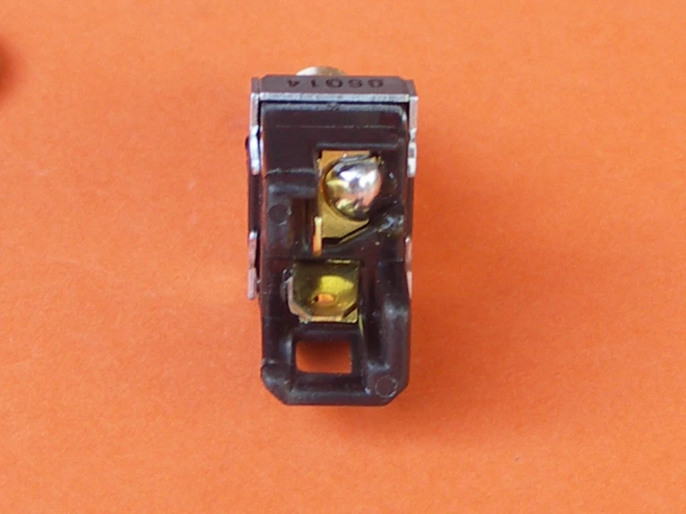 TRAJE INTERRUPTOR LUZ FRENO FORD CAPRI COURIER ECONOVAN FESTIVA LASER RAIDER Foto 4 de 4