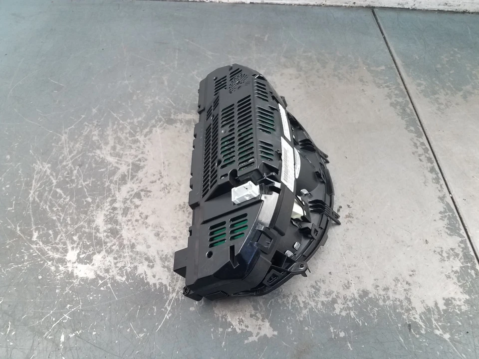 Mercedes AMG C 63 2009 calibre clúster #72909 X5 Foto 4 de 4