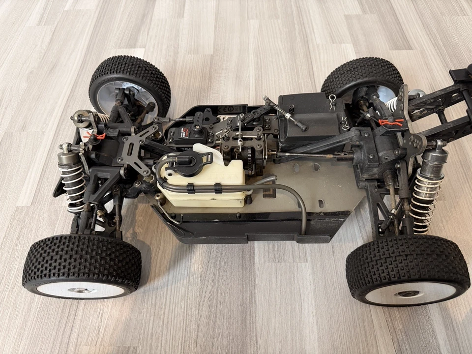 Jamara Ultra LX2 1:8 Verbrenner Buggy HongNor - Roller mit Servos - Nitro - Bild 4 von 4