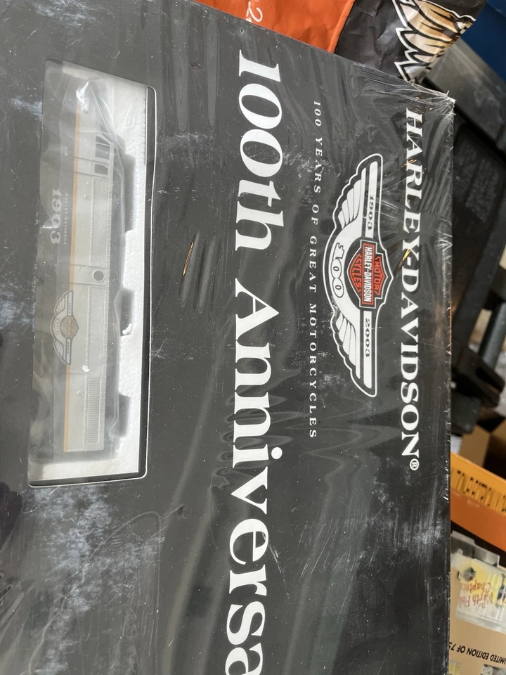 HARLEY DAVIDSON HO SCALE 100TH ANNIVERSARY EXPRESS TRAIN SET IN BOX 97965-03V - Image 2 of 4