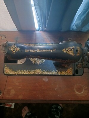 1937 Singer Sewing Machine with Singer No.40 Sewing Table