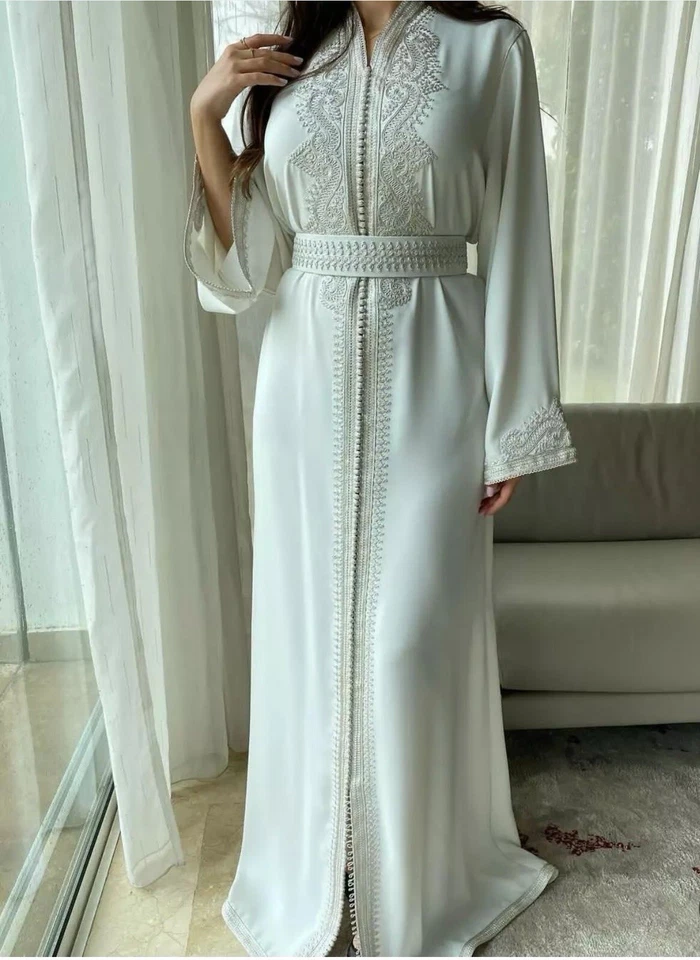 Vestido de novia marroquí blanco caftán, elegante caftán abaya, Nikkah, hecho a medida Foto 3 de 4