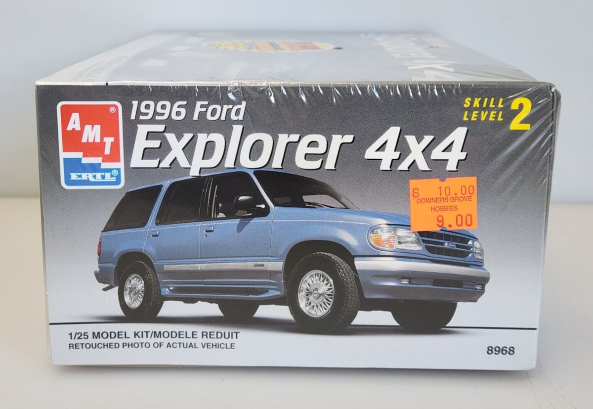 AMT ERTL 1996 Ford Explorer 4x4 Truck 1/25 Plastic Model Kit 8968